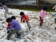雪遊び