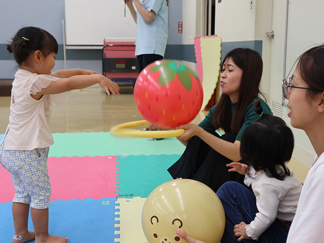 親子体操教室「コアラくらぶ」の様子