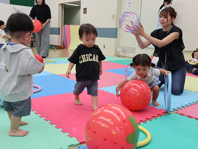 親子体操教室「コアラくらぶ」の様子