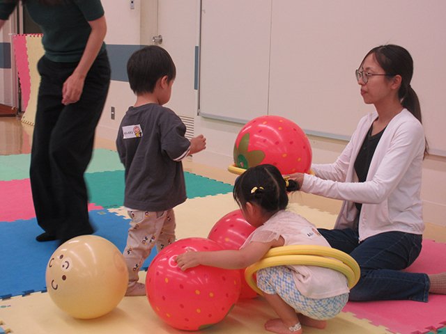 親子体操教室「コアラくらぶ」の様子